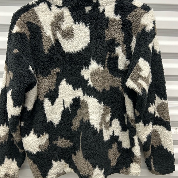Eddie Bauer Plush Quarter Zip Camo Print Black, Brown & White, Size Medium - Picture 7 of 10